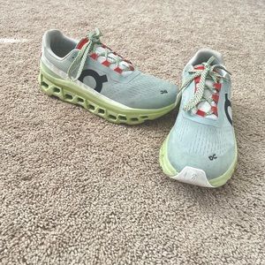 ON CLOUDMONSTER Women’s Running shoes